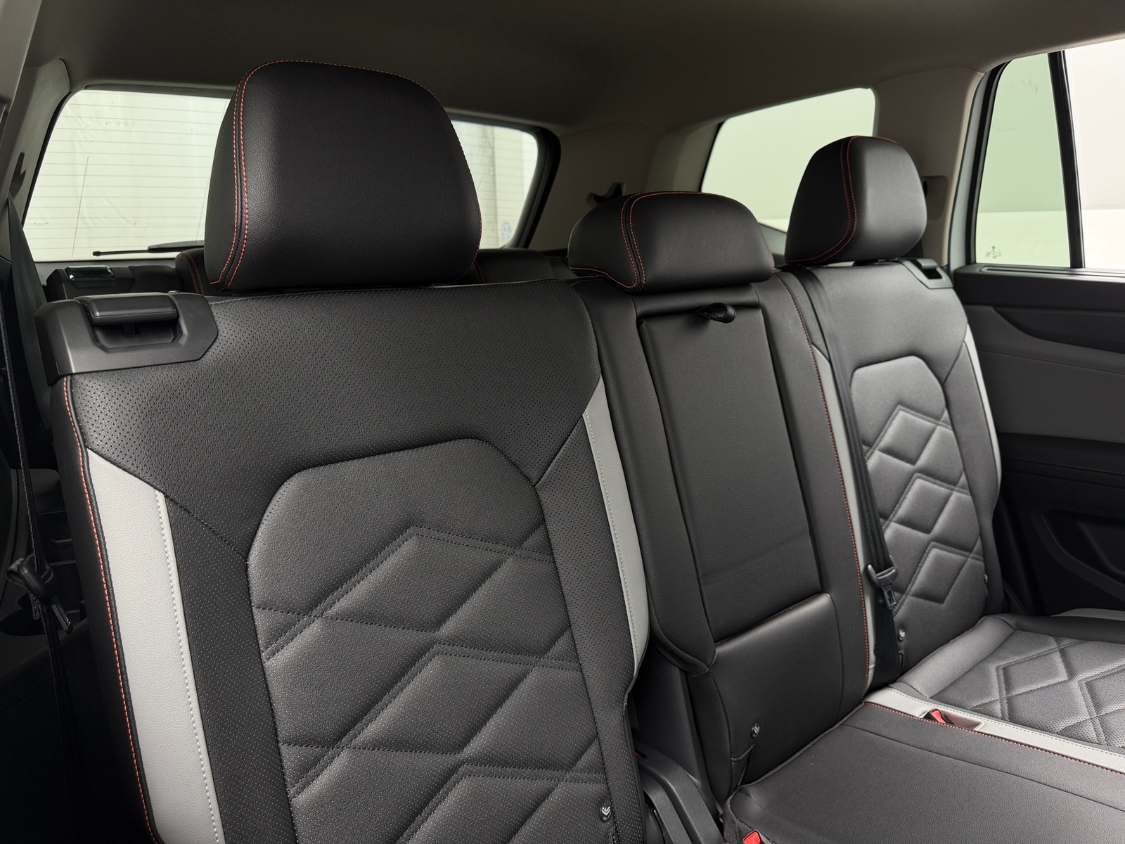 Thumbnail: 2025 Volkswagen Atlas - 5