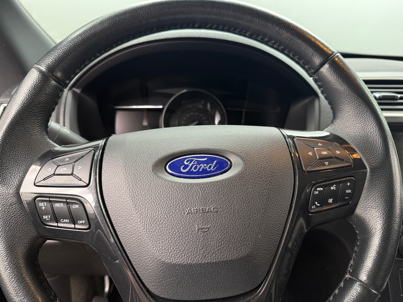 Thumbnail: 2017 Ford Explorer - 4