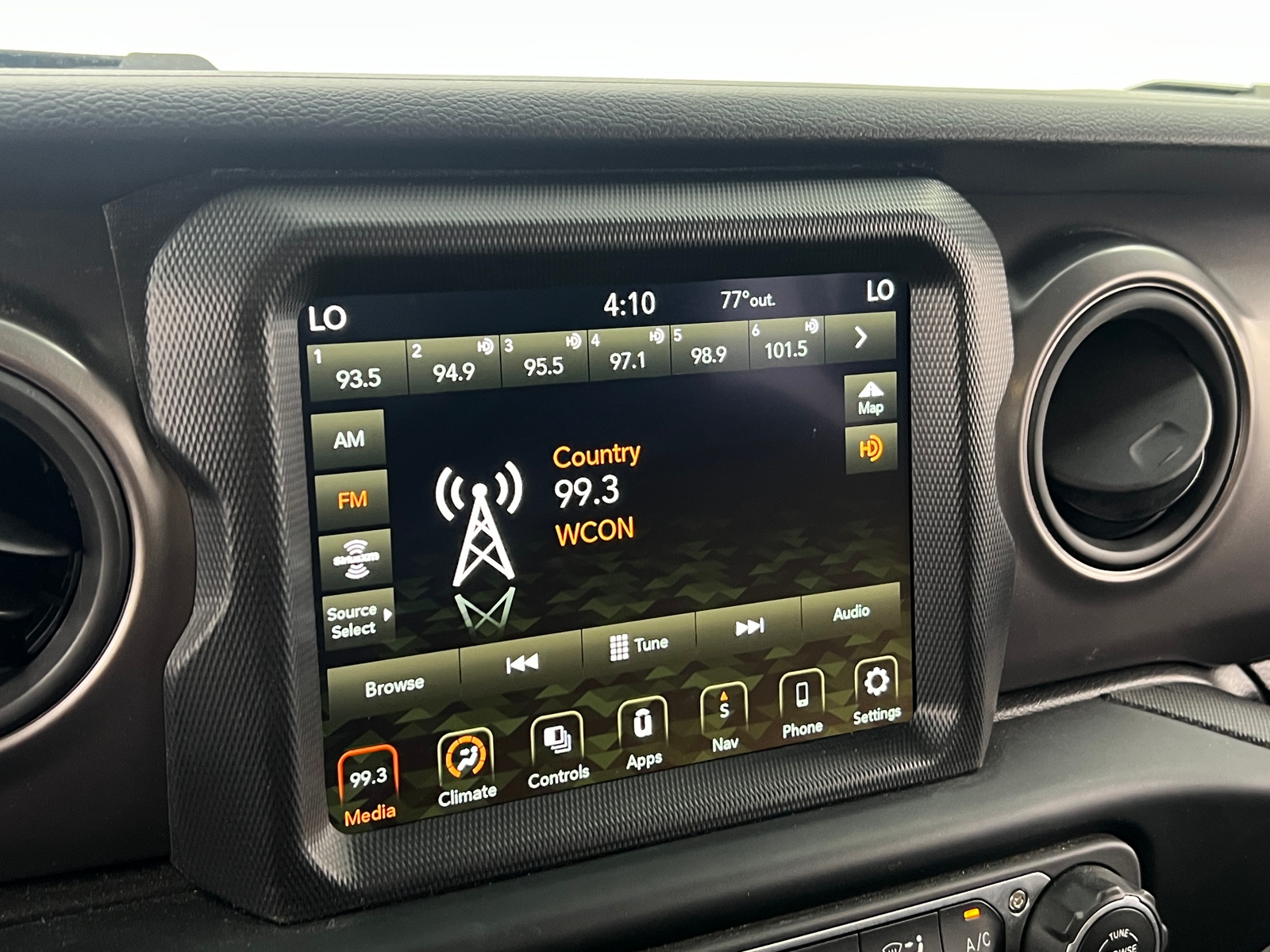 Thumbnail: 2023 Jeep Gladiator - 4