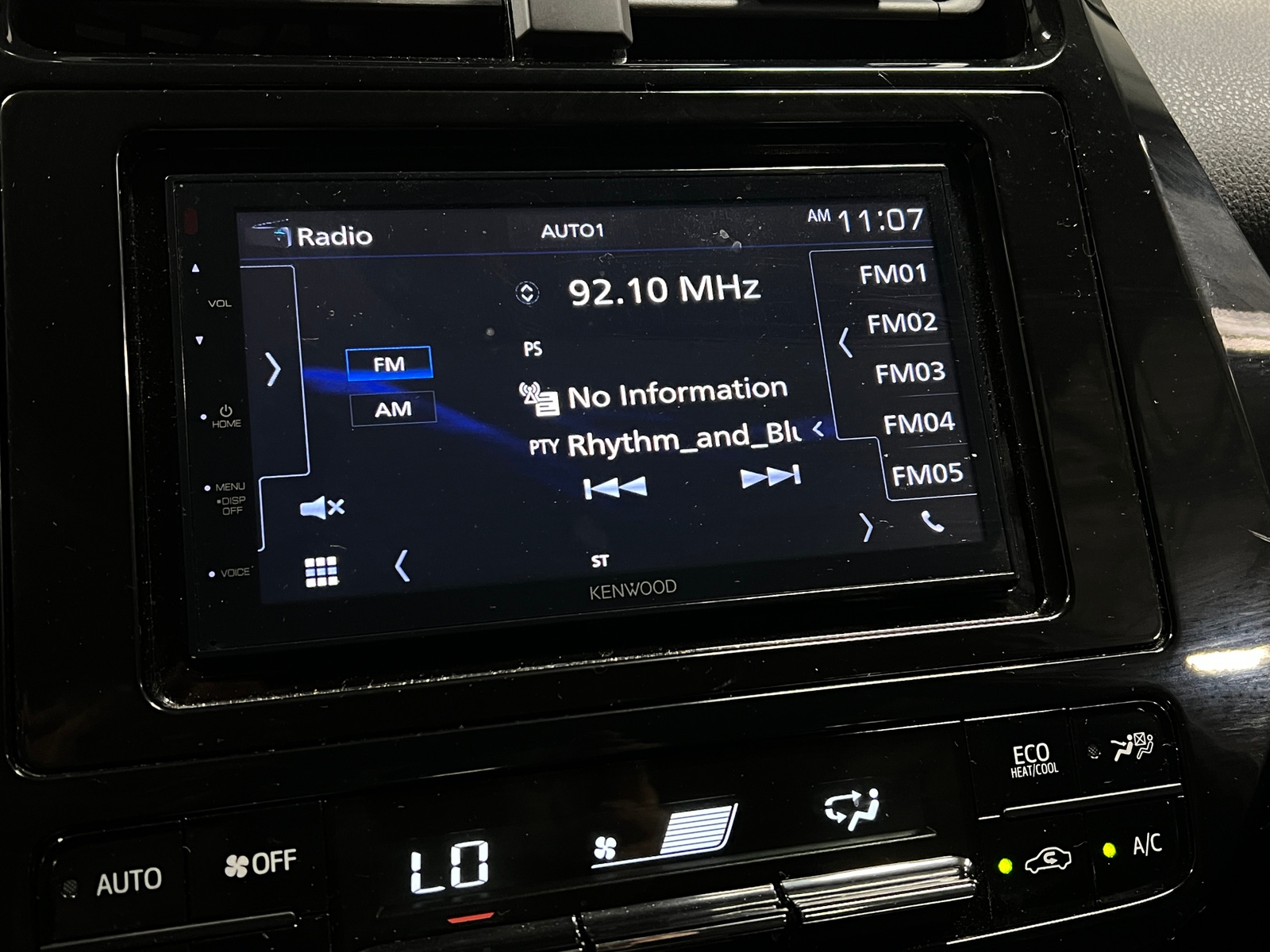 Thumbnail: 2016 Toyota Prius - 4