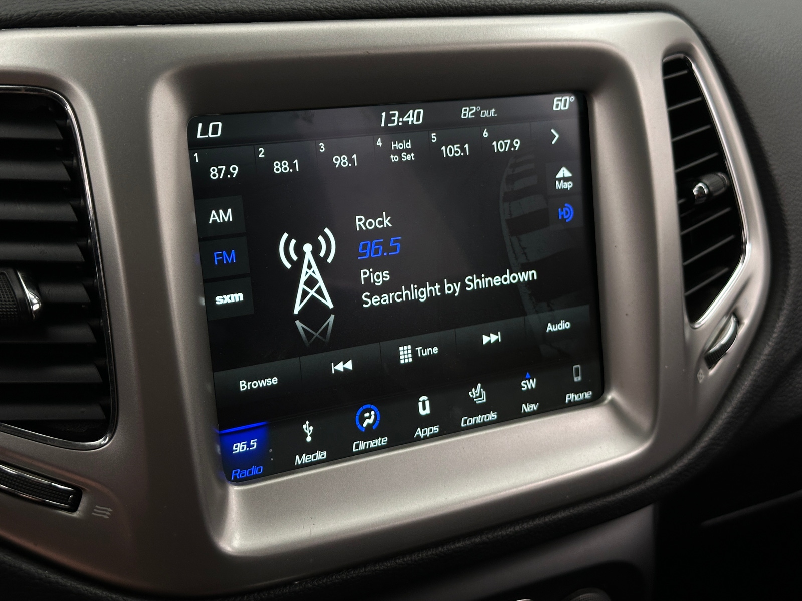 Thumbnail: 2018 Jeep Compass - 3