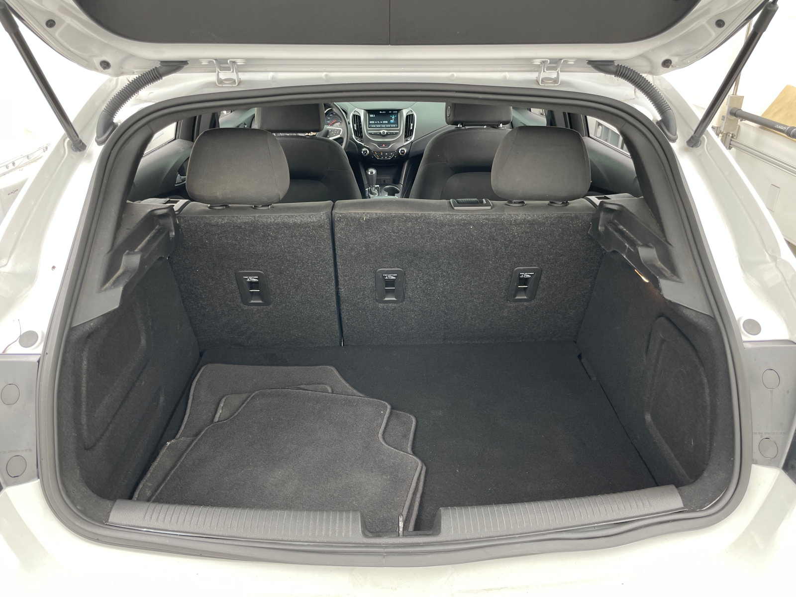 Thumbnail: 2018 Chevrolet Cruze - 7