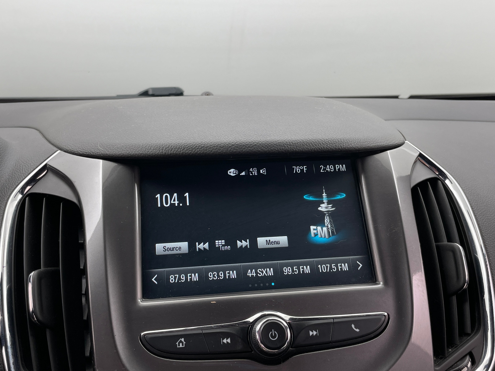 Thumbnail: 2018 Chevrolet Cruze - 4