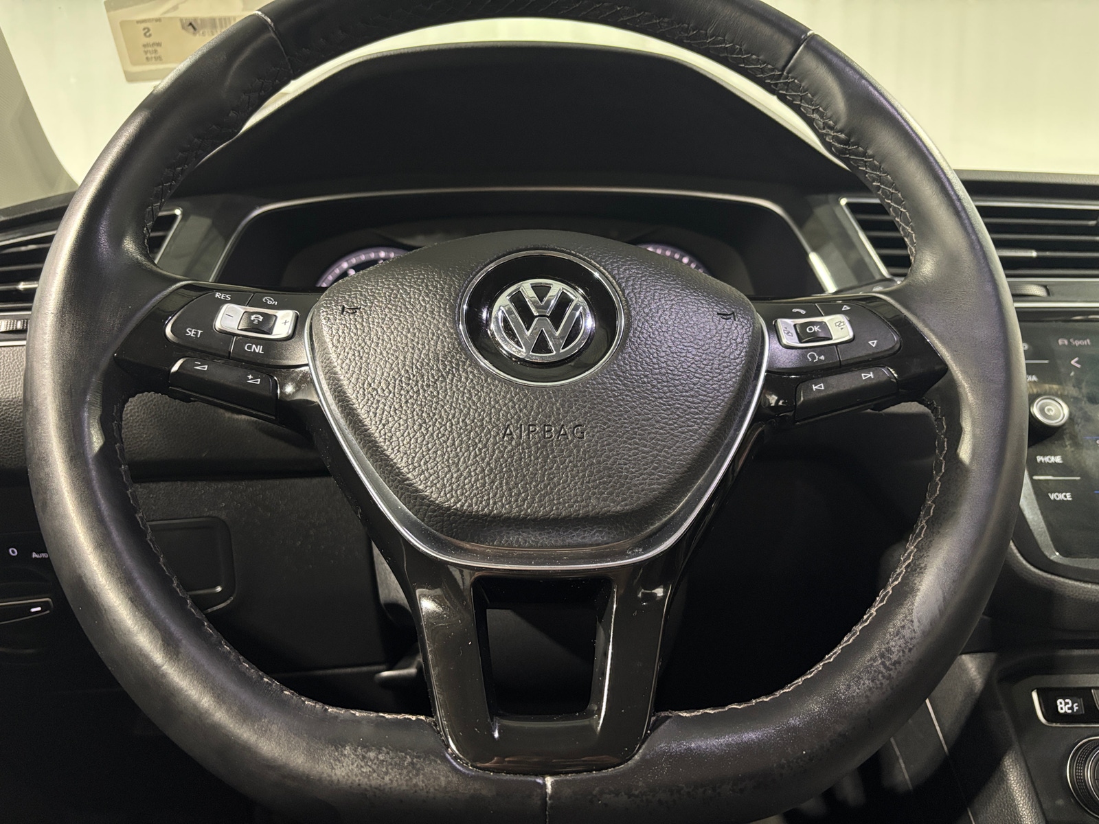 Thumbnail: 2018 Volkswagen Tiguan - 4