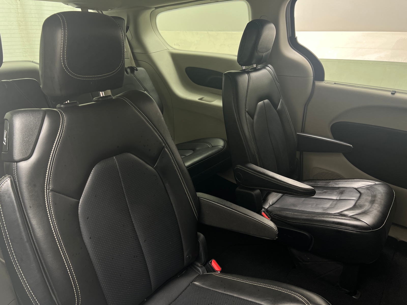 Thumbnail: 2020 Chrysler Voyager - 5