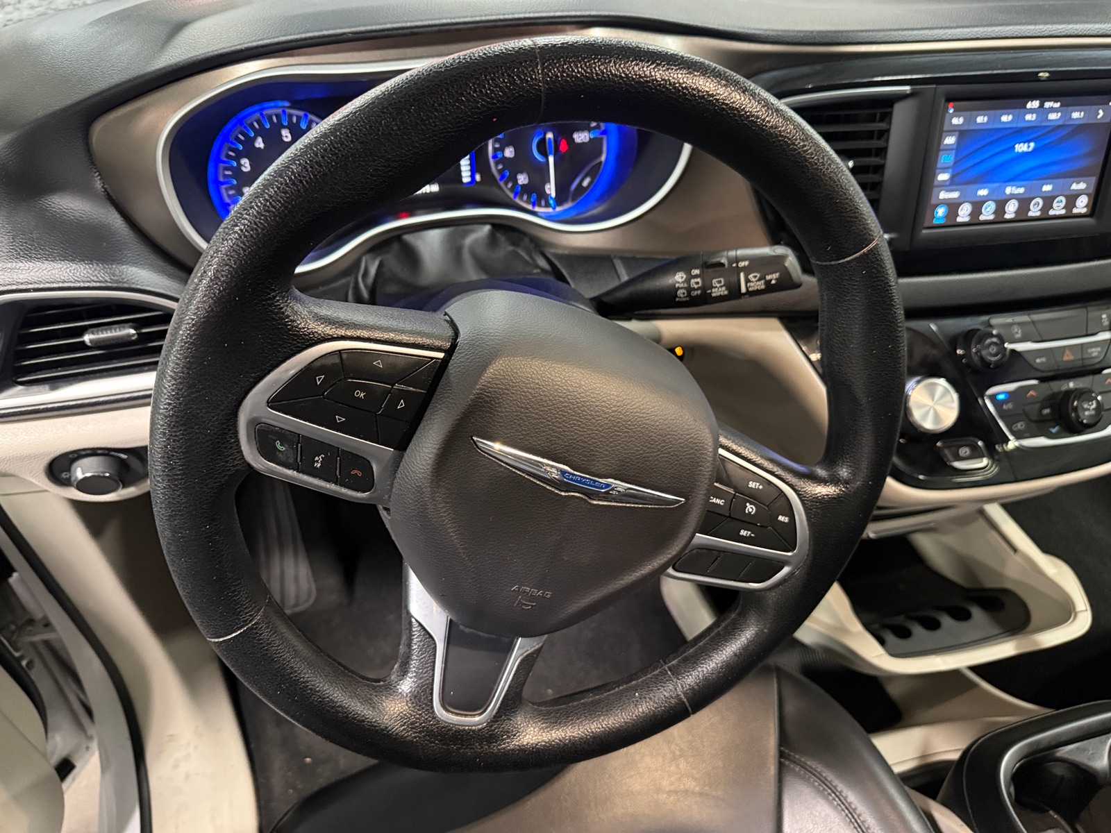 Thumbnail: 2020 Chrysler Voyager - 4