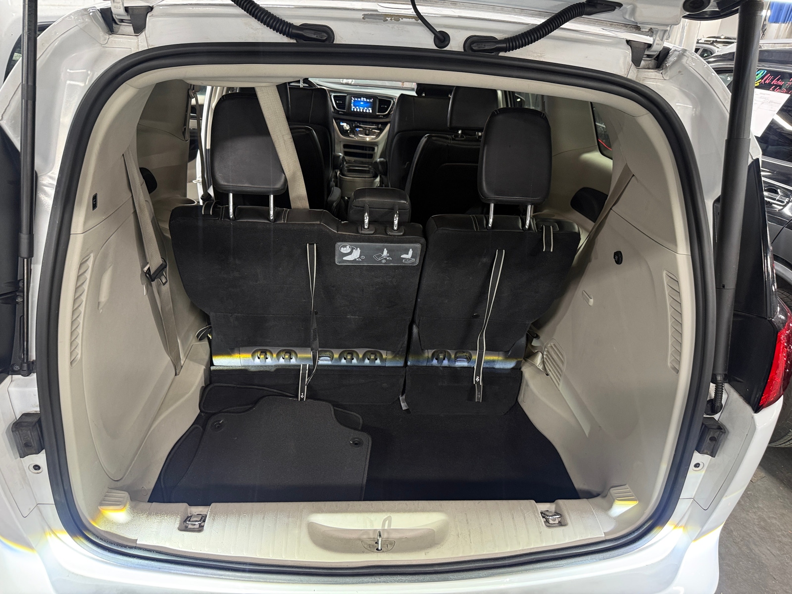 Thumbnail: 2020 Chrysler Voyager - 6