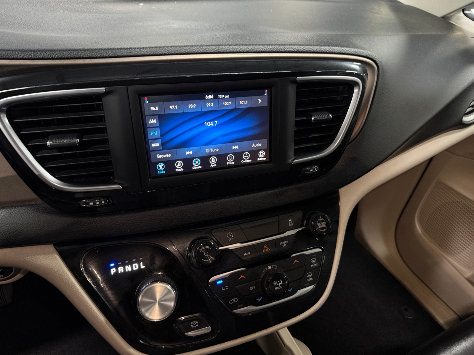 Thumbnail: 2020 Chrysler Voyager - 3