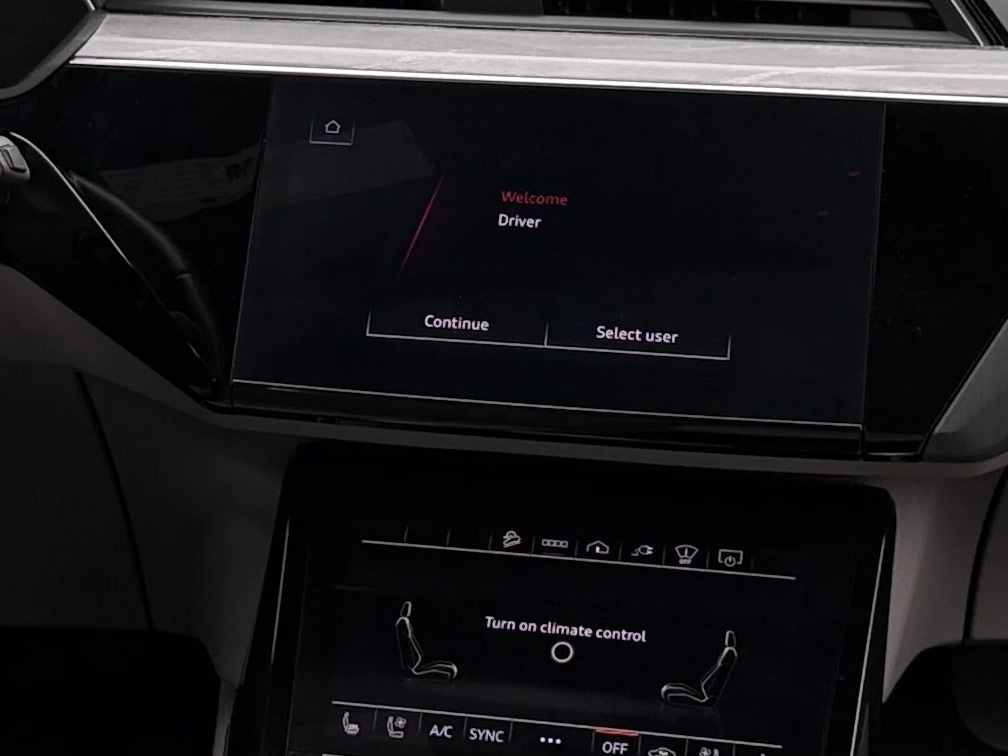 Thumbnail: 2023 Audi e-tron - 3