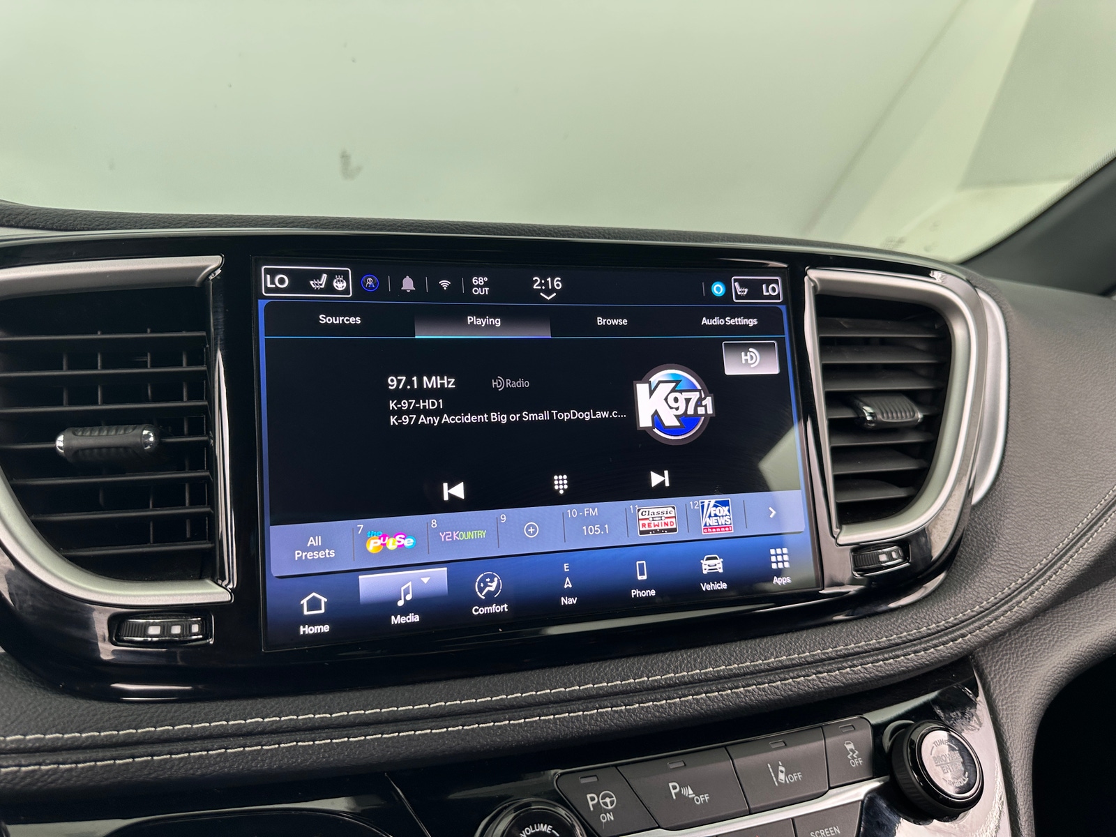 Thumbnail: 2024 Chrysler Pacifica - 3