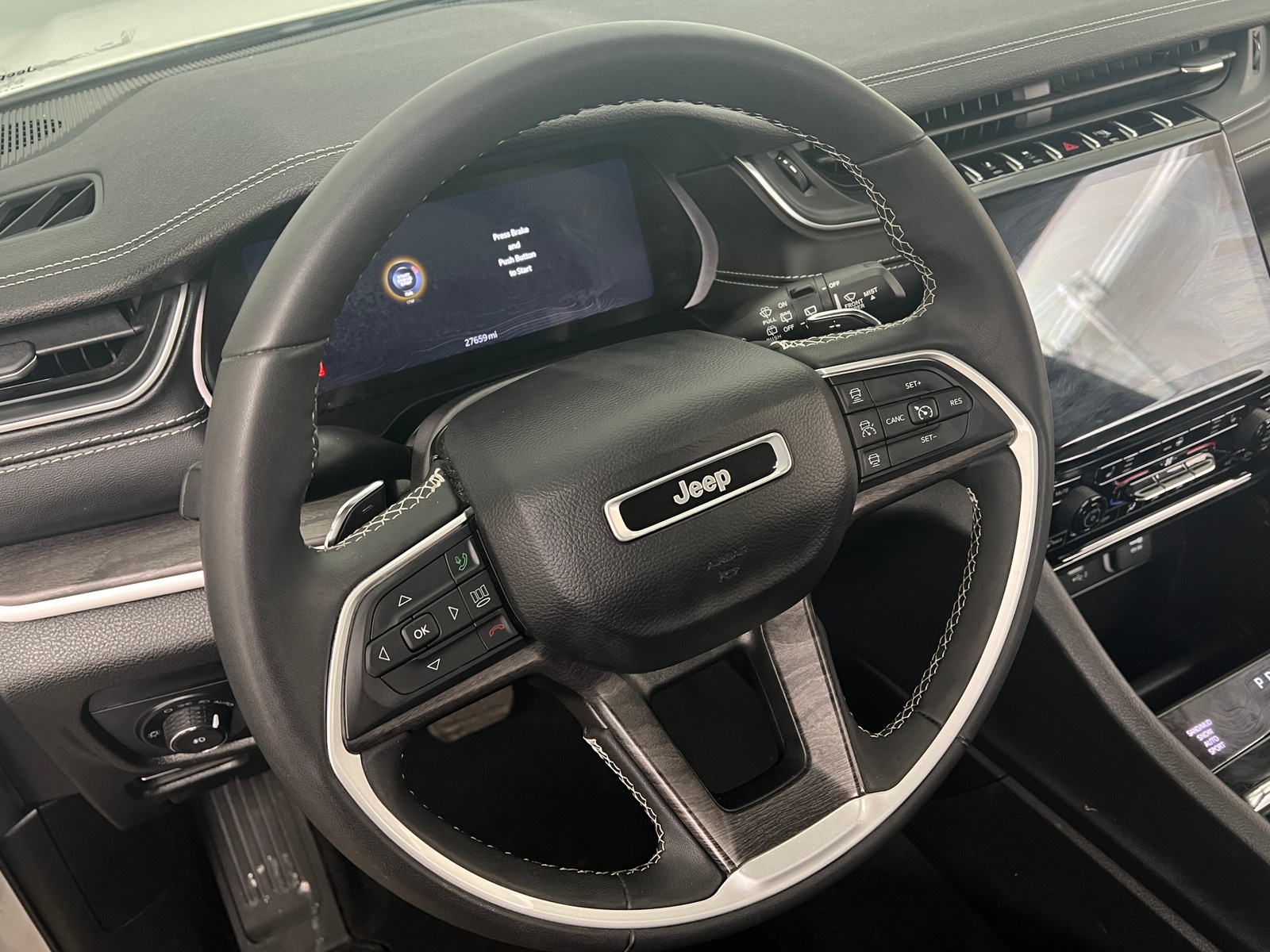 Thumbnail: 2023 Jeep Grand Cherokee - 4