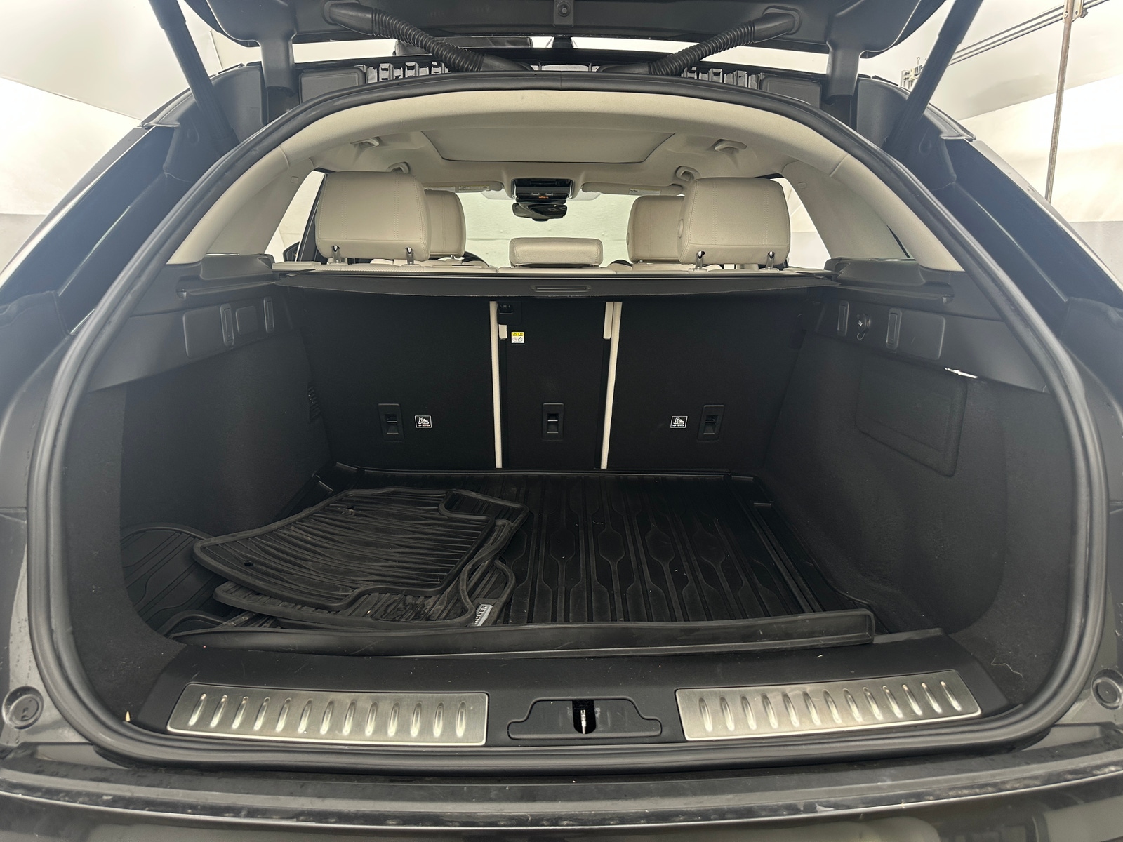 Thumbnail: 2020 Land Rover Range Rover Velar - 6