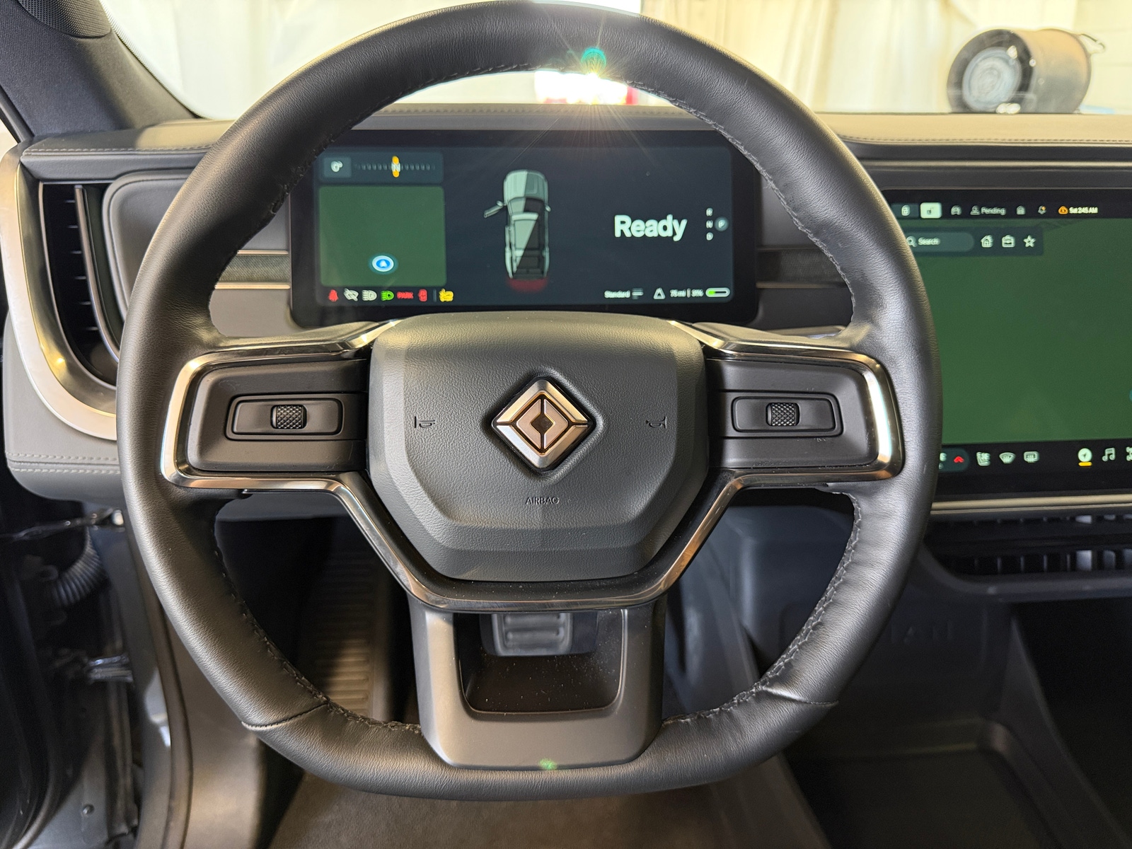 Thumbnail: 2025 Rivian R1S - 4