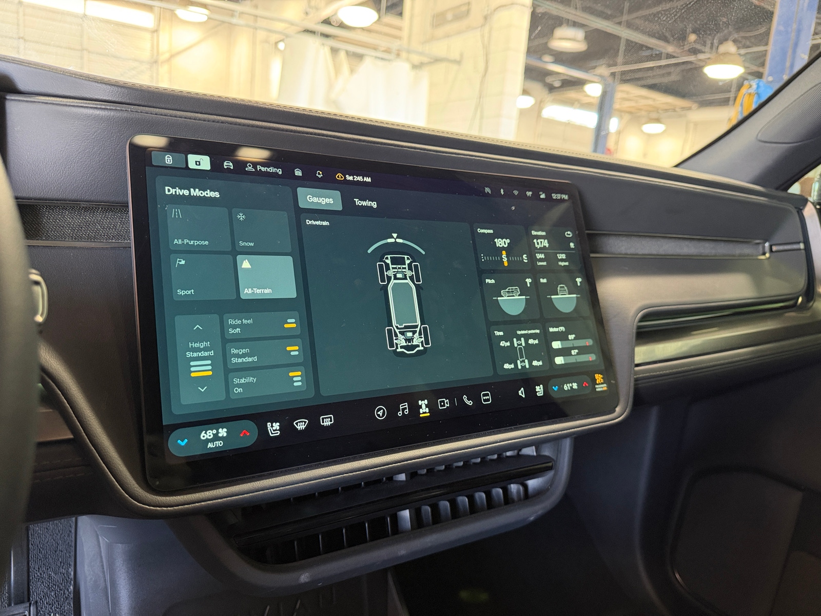 Thumbnail: 2025 Rivian R1S - 3