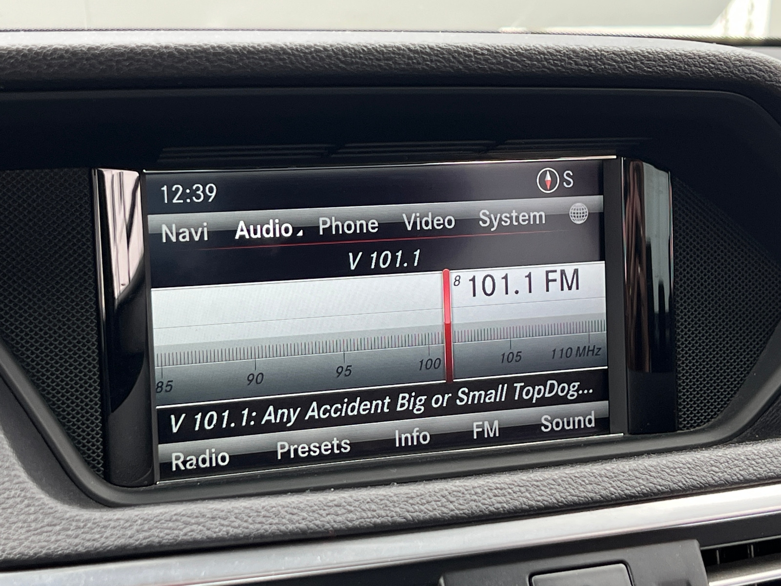 Thumbnail: 2013 Mercedes-Benz E-Class - 3