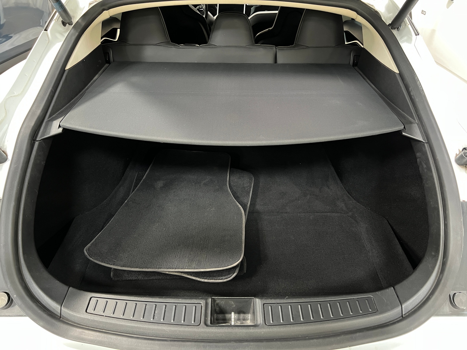 Thumbnail: 2014 Tesla Model S - 6