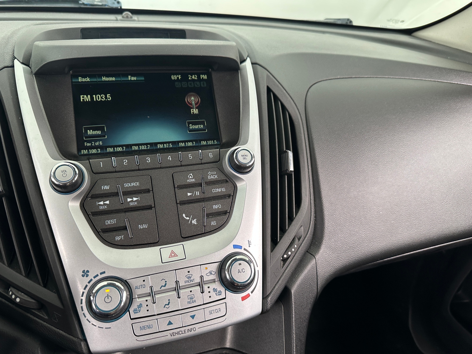 Thumbnail: 2017 Chevrolet Equinox - 3