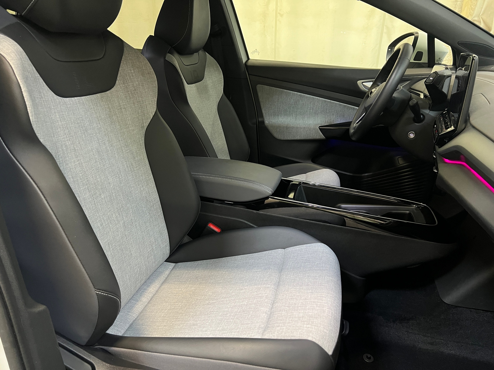 Thumbnail: 2023 Volkswagen ID.4 - 2