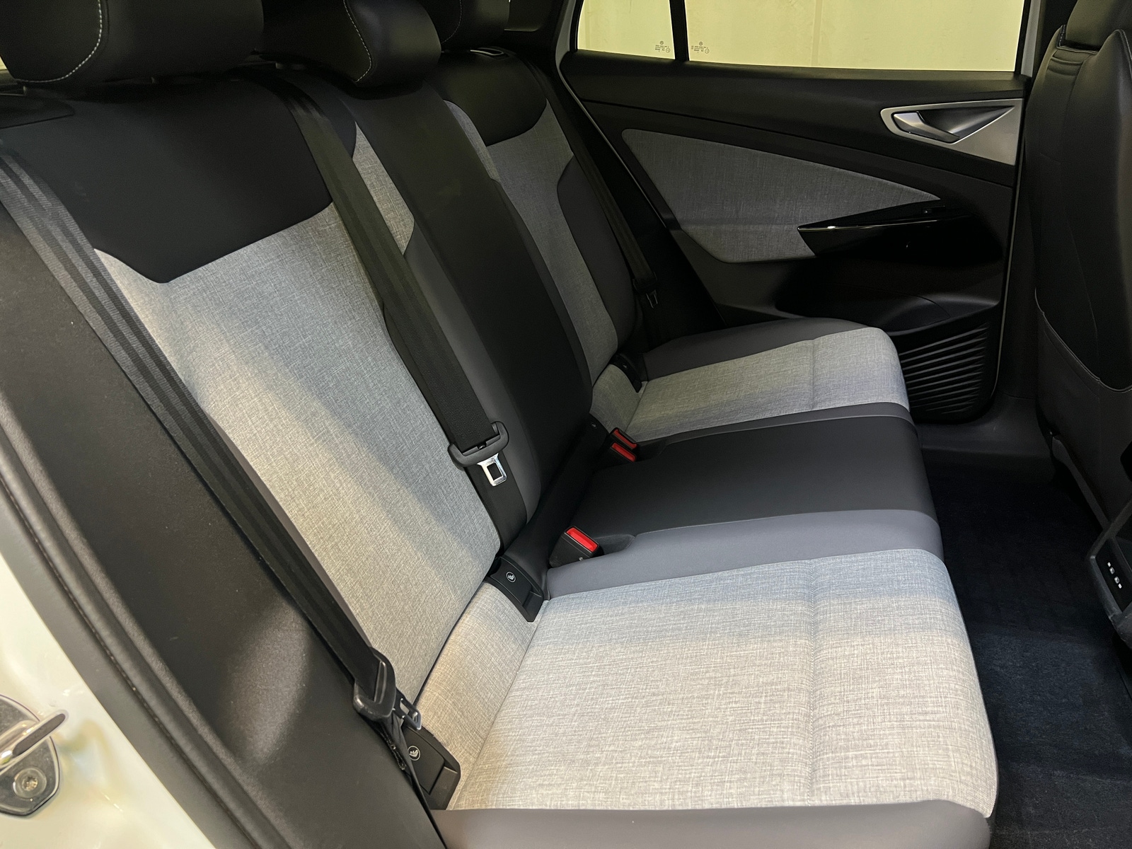 Thumbnail: 2023 Volkswagen ID.4 - 6