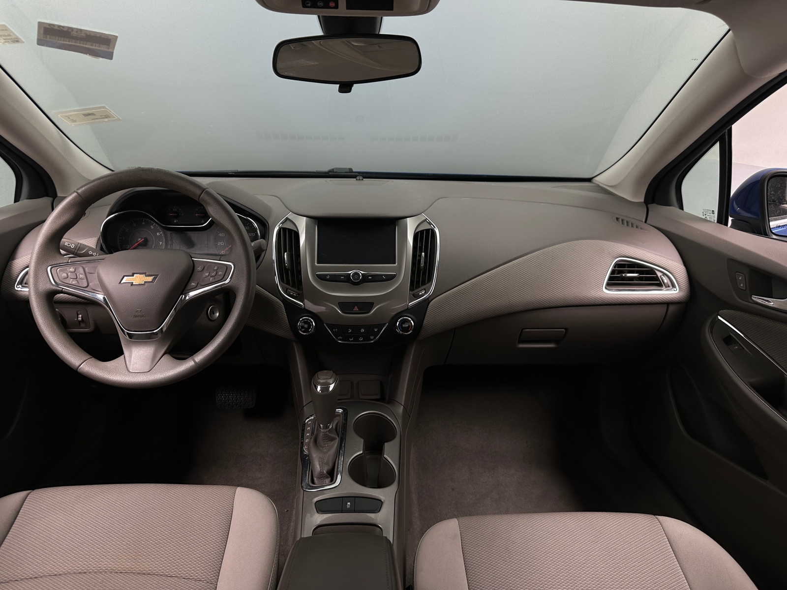 Thumbnail: 2017 Chevrolet Cruze - 3