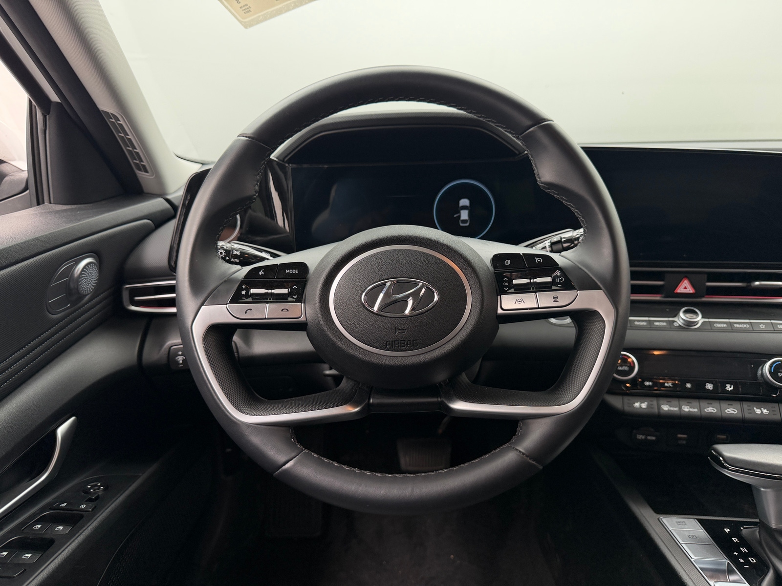 Thumbnail: 2023 Hyundai Elantra - 4
