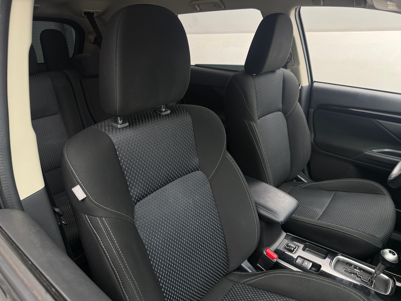 Thumbnail: 2019 Mitsubishi Outlander - 2