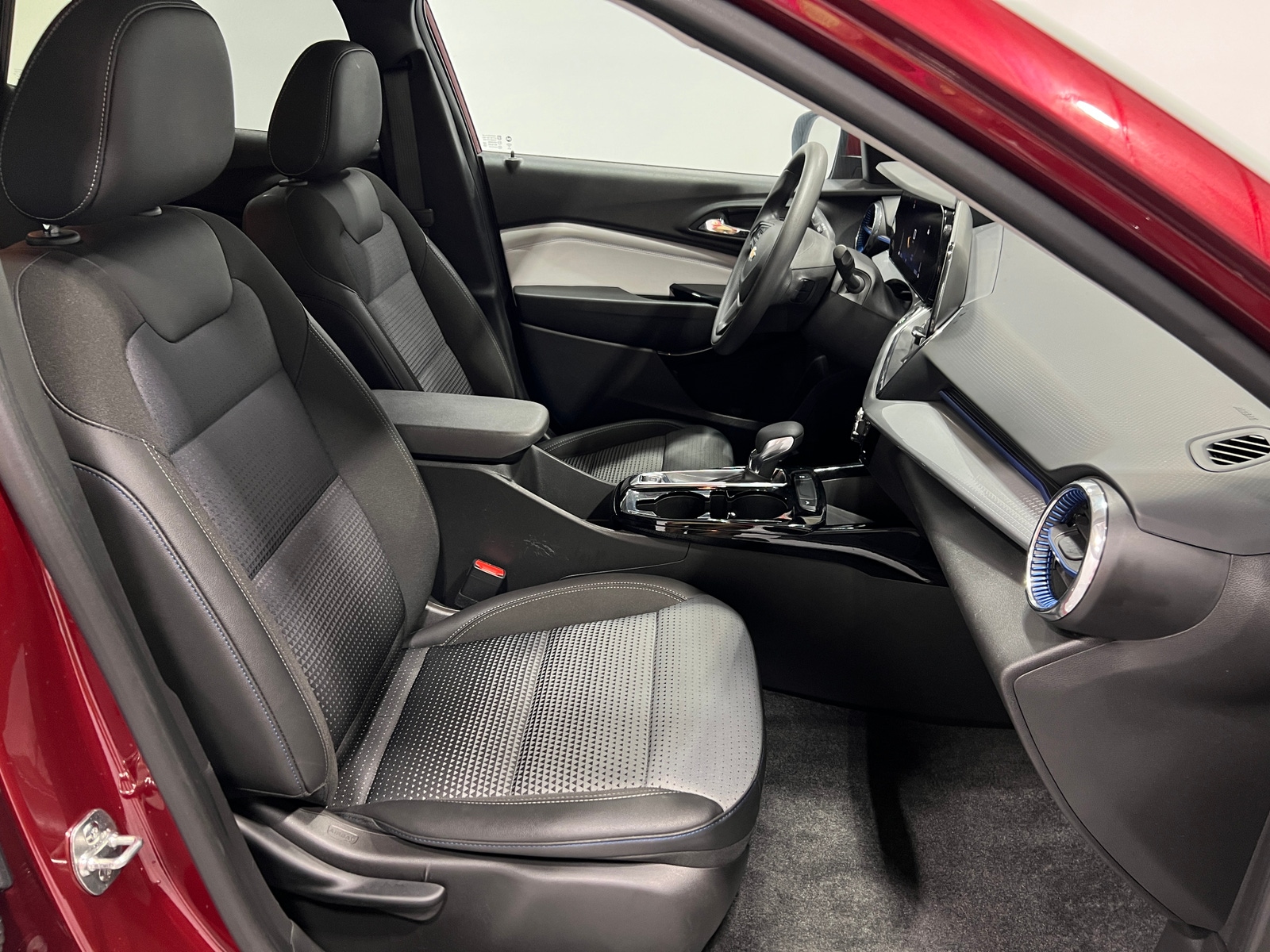 Thumbnail: 2025 Chevrolet Trax - 2