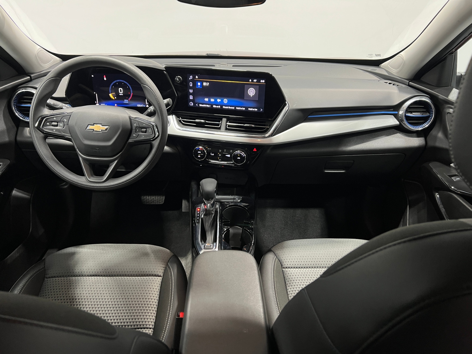 Thumbnail: 2025 Chevrolet Trax - 3