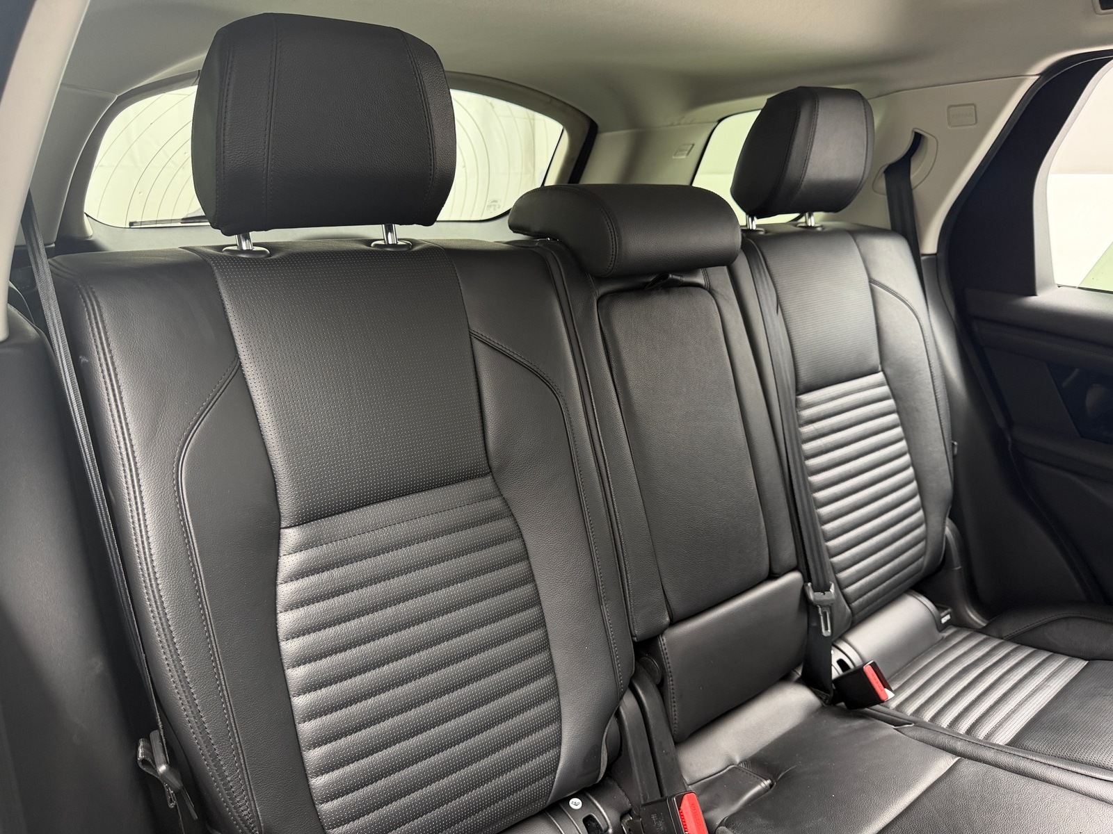 Thumbnail: 2020 Land Rover Discovery Sport - 5