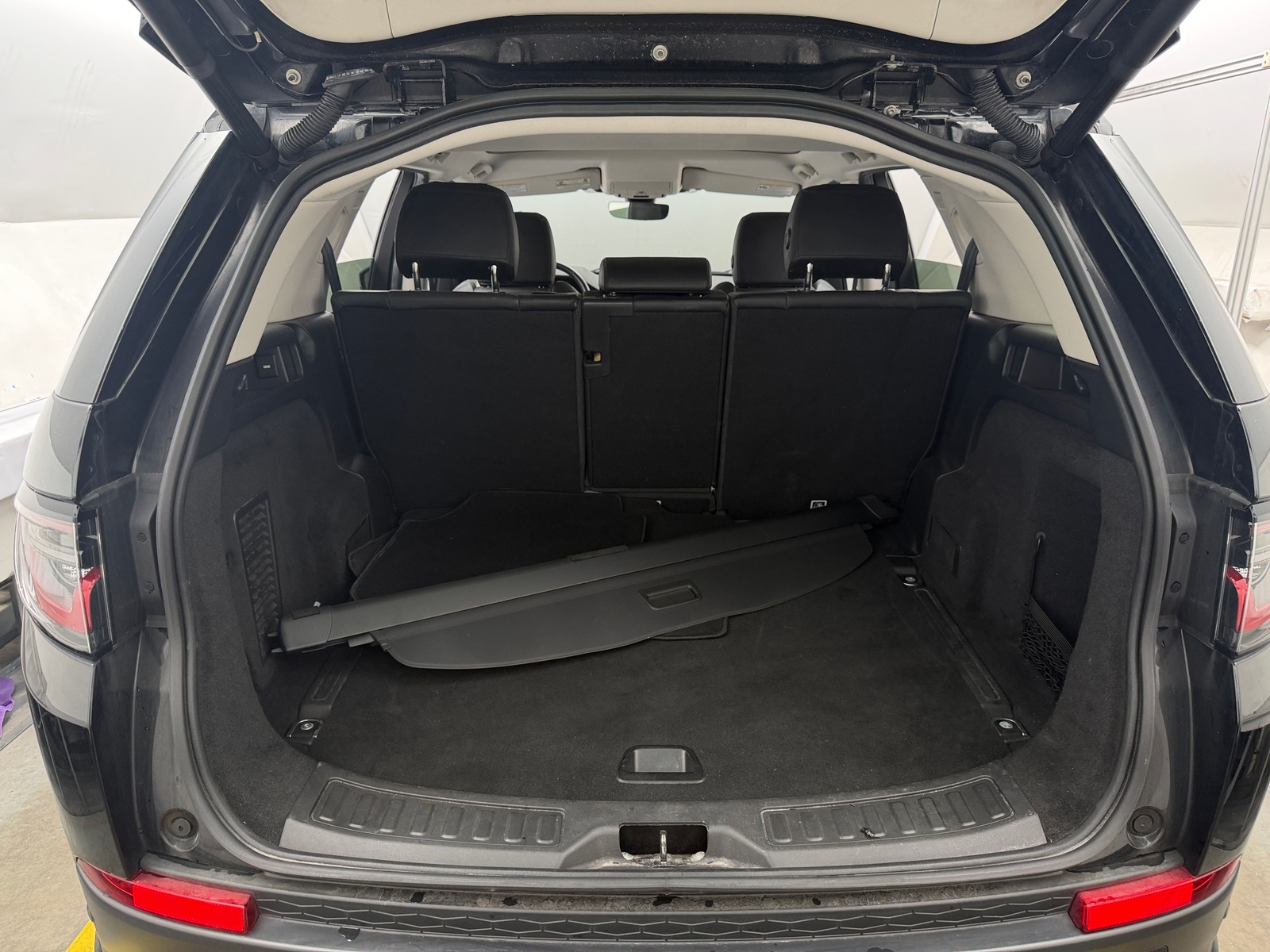 Thumbnail: 2020 Land Rover Discovery Sport - 6