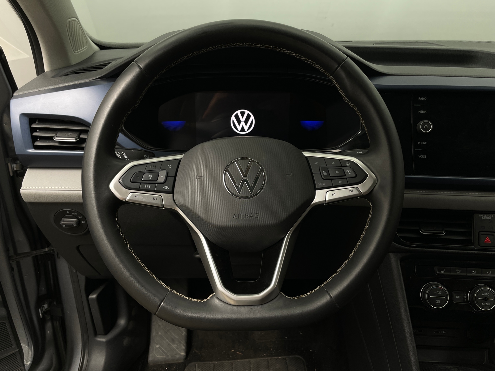 Thumbnail: 2024 Volkswagen Taos - 4