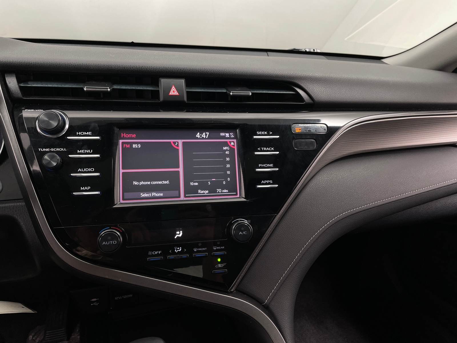 Thumbnail: 2019 Toyota Camry - 4
