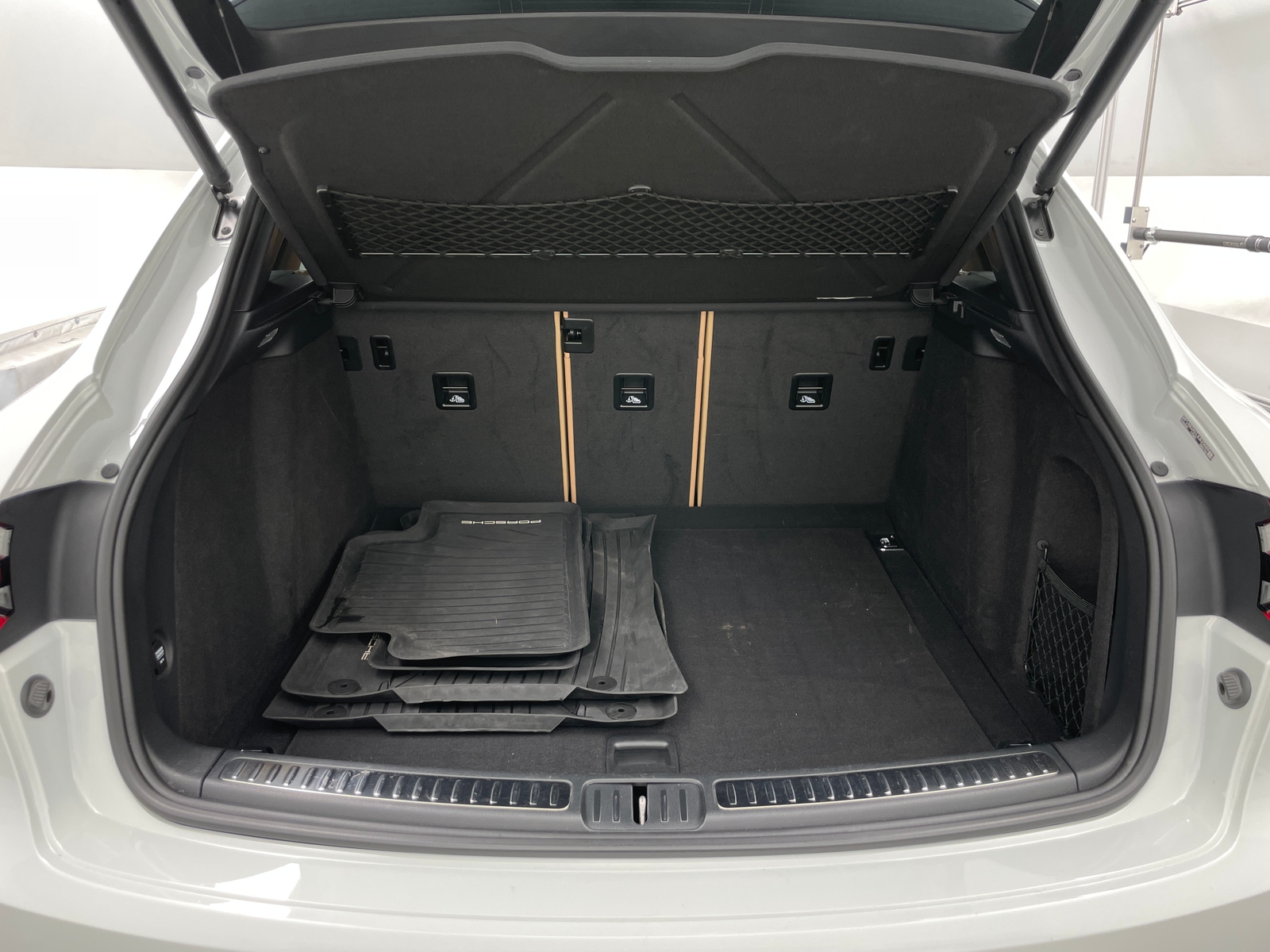 Thumbnail: 2018 Porsche Macan - 6