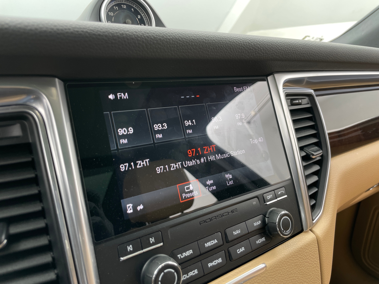 Thumbnail: 2018 Porsche Macan - 3