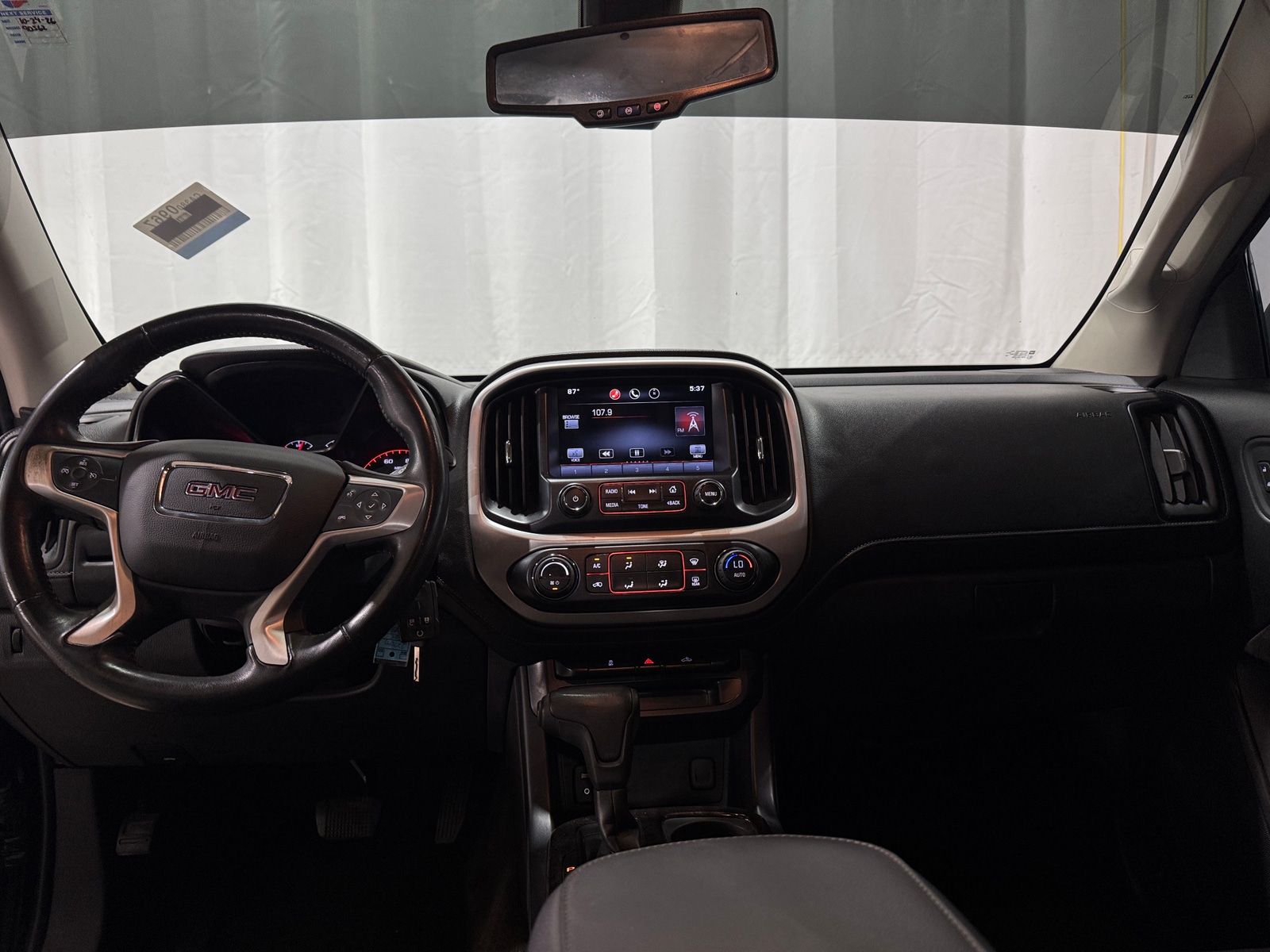 Thumbnail: 2015 GMC Canyon - 3