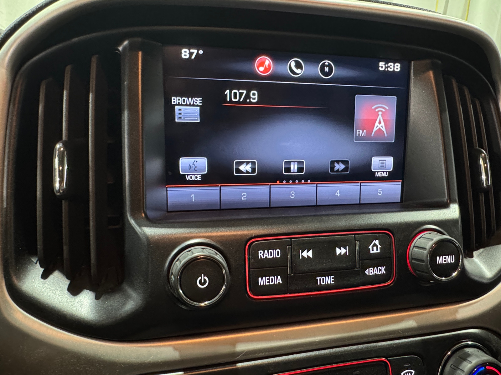 Thumbnail: 2015 GMC Canyon - 4