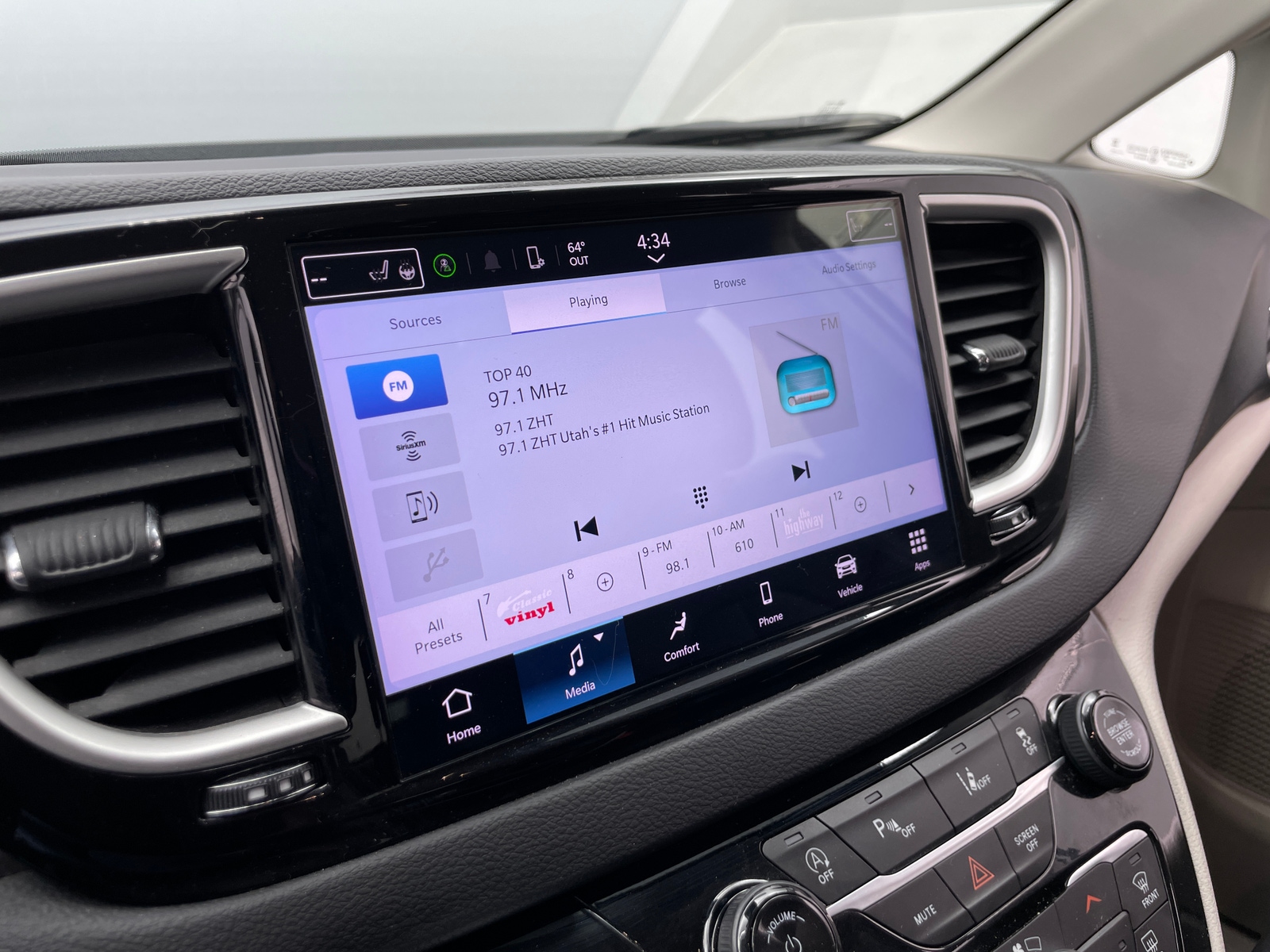 Thumbnail: 2024 Chrysler Pacifica - 3
