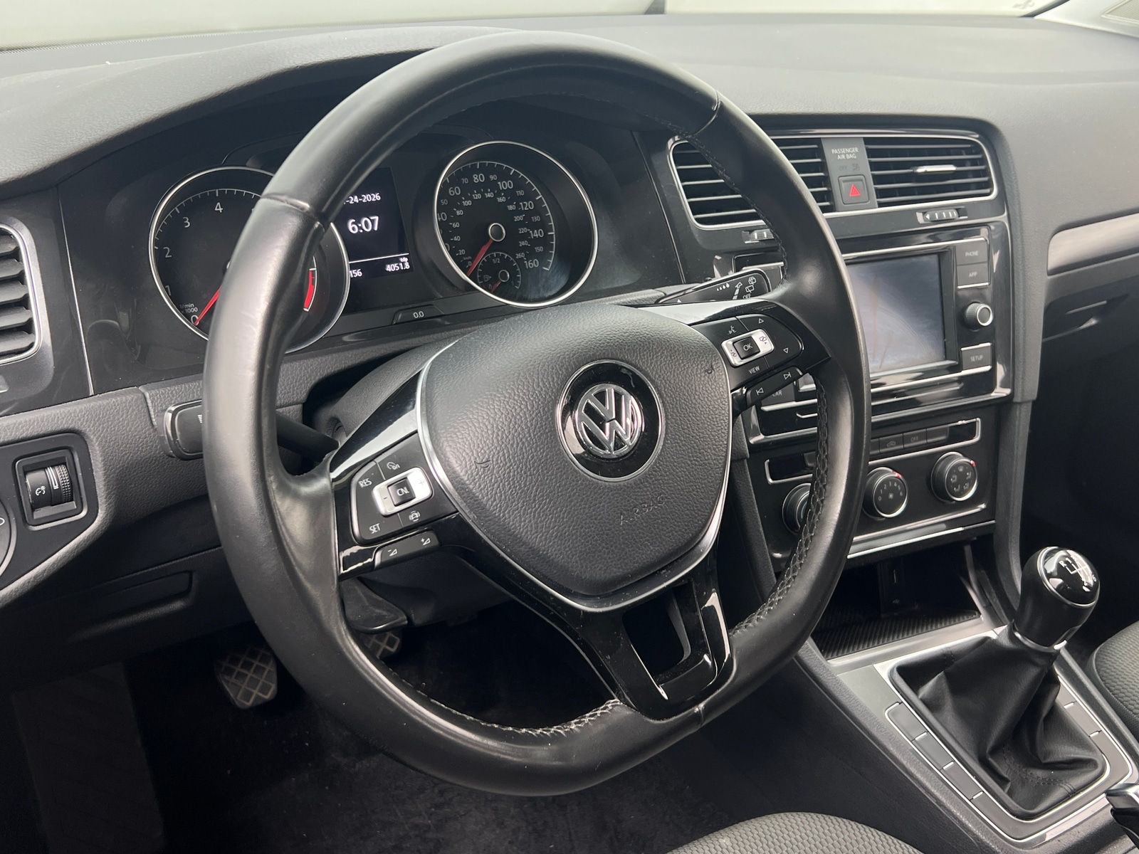 Thumbnail: 2019 Volkswagen e-Golf - 5