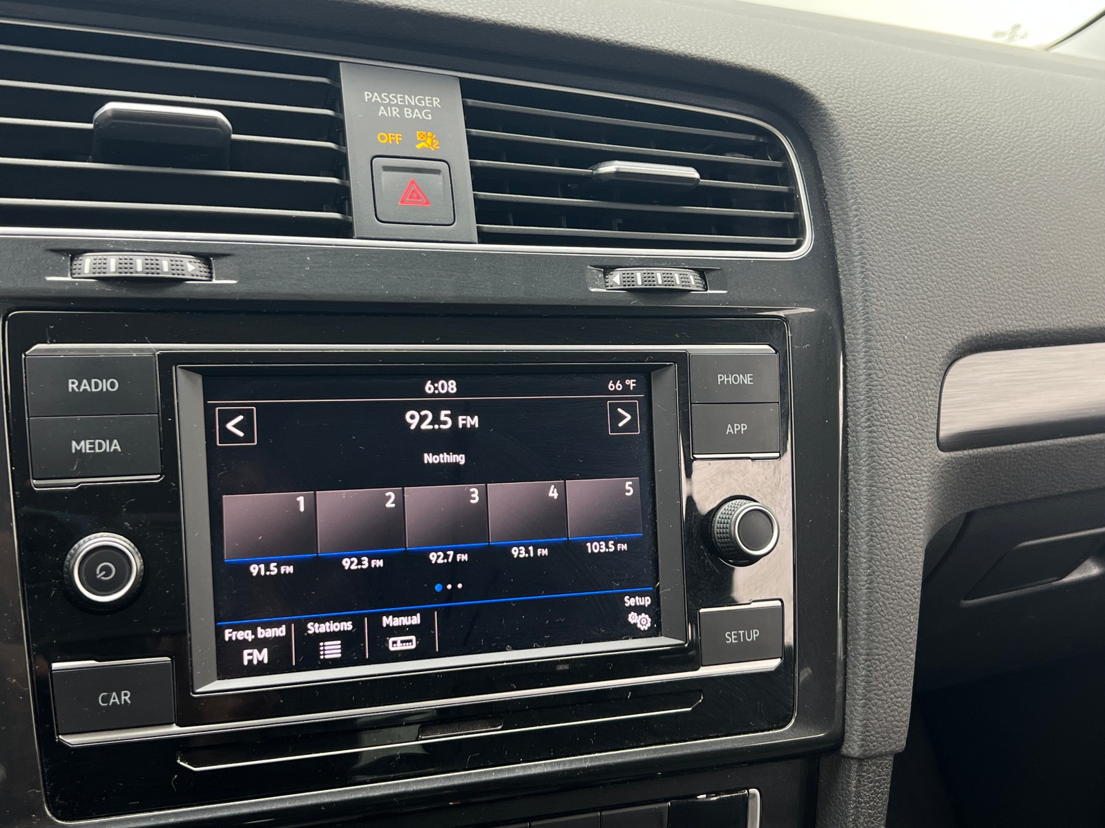 Thumbnail: 2019 Volkswagen e-Golf - 4