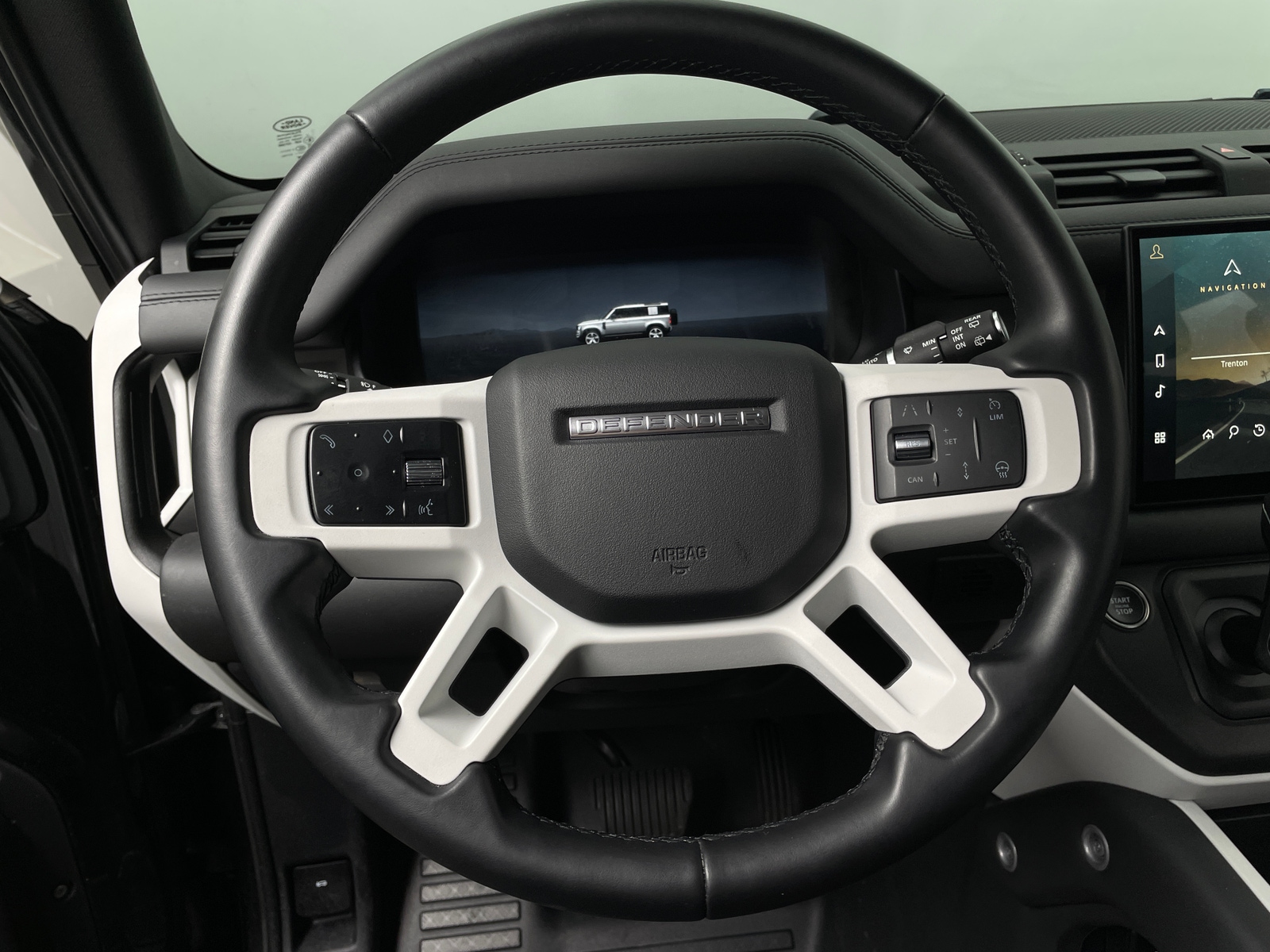 Thumbnail: 2025 Land Rover Defender - 4