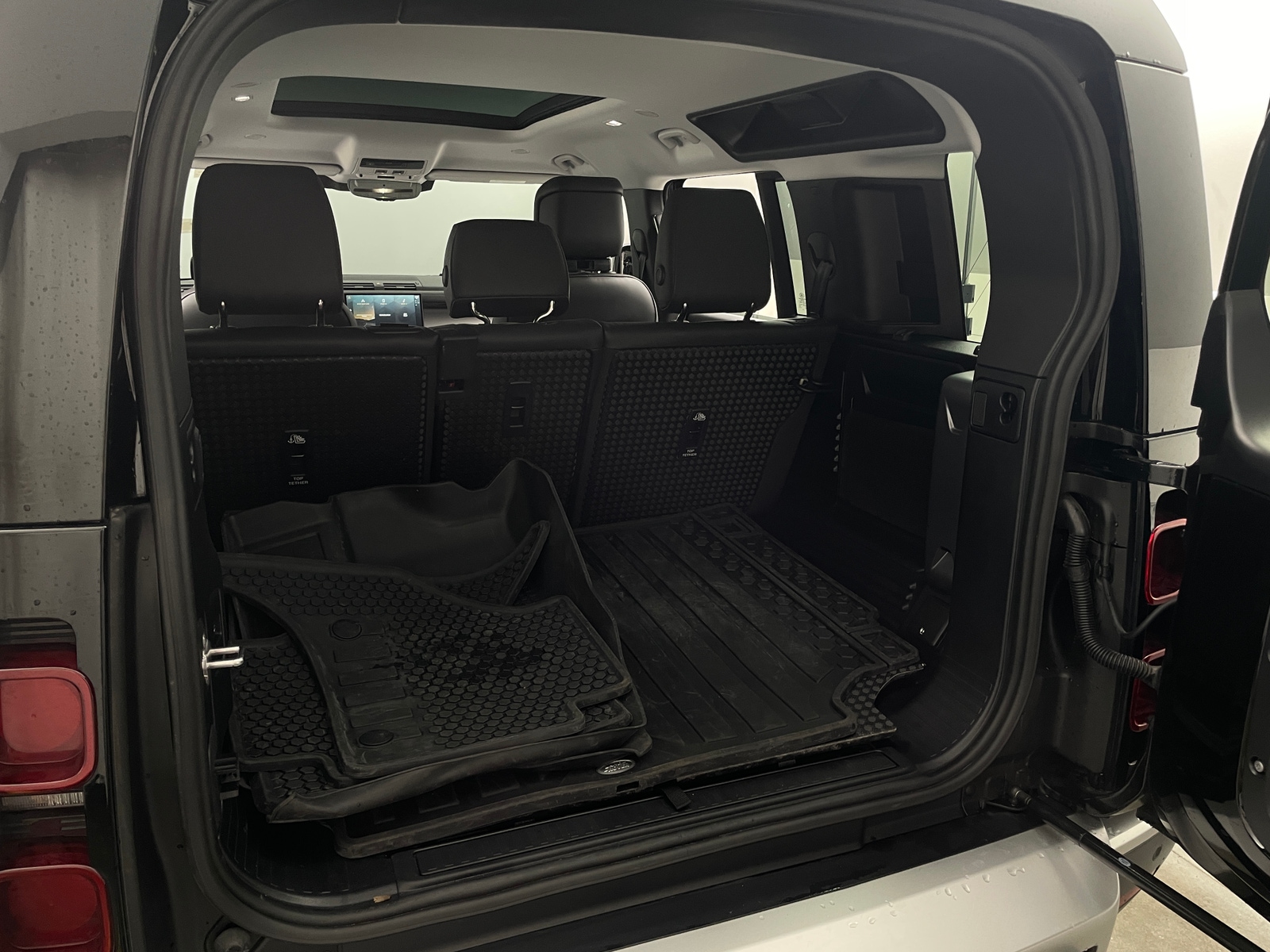 Thumbnail: 2025 Land Rover Defender - 6