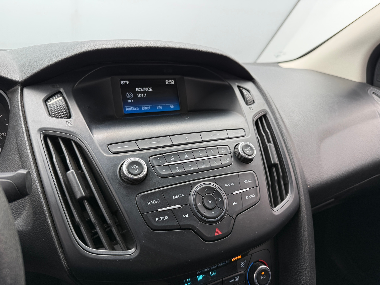 Thumbnail: 2018 Ford Focus - 4