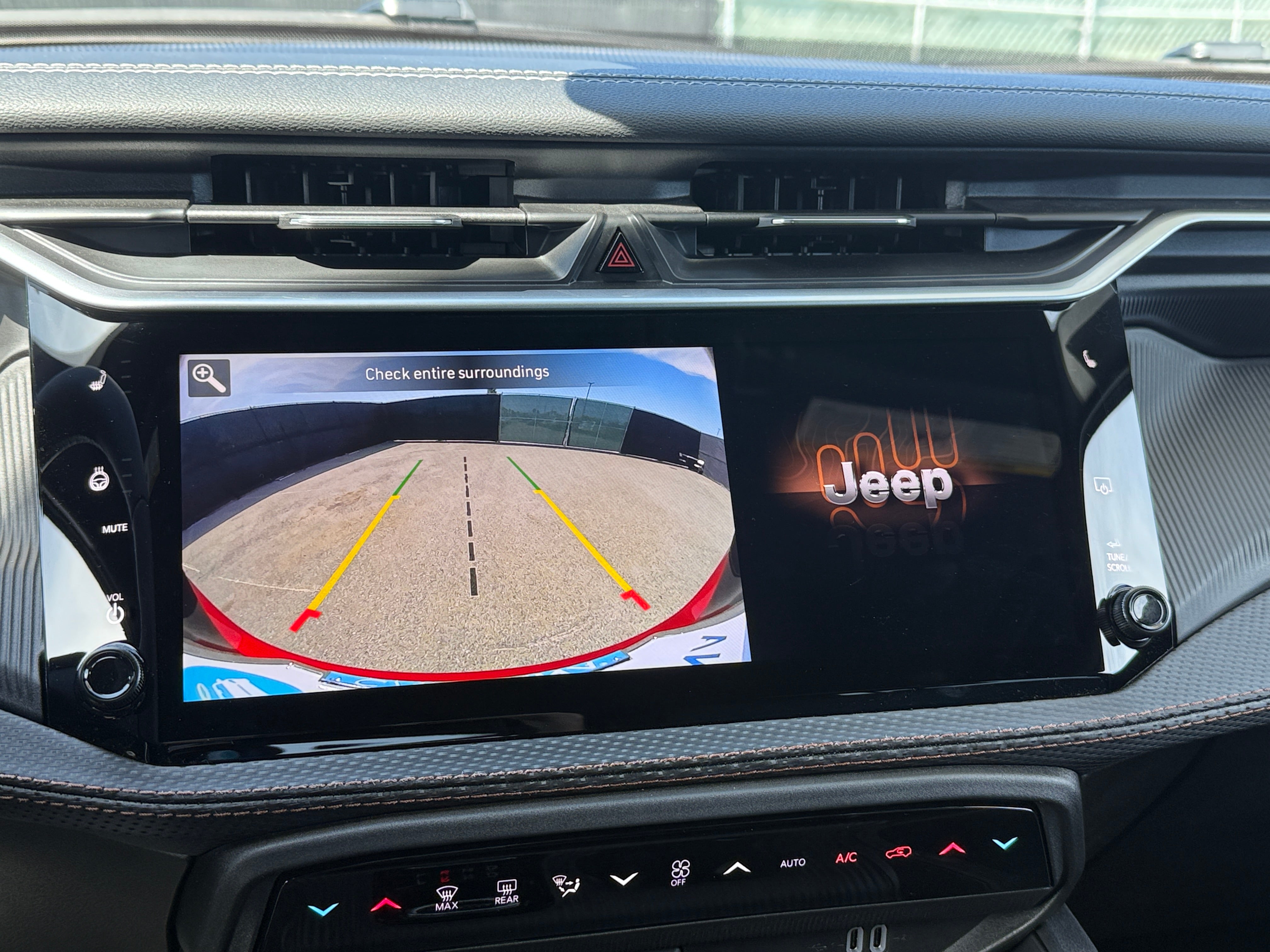 2026 Jeep Cherokee Overland - Photo 15
