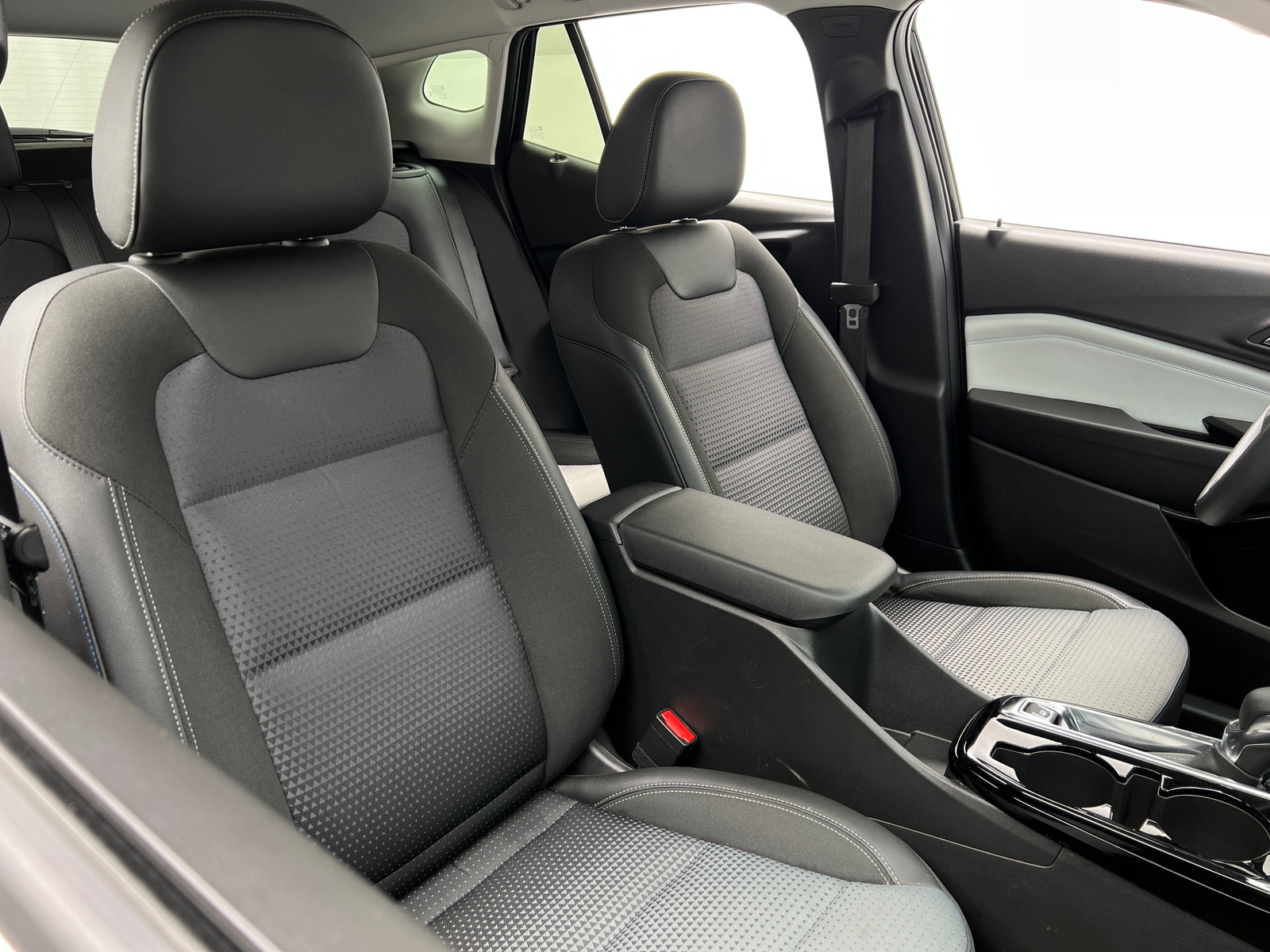 Thumbnail: 2025 Chevrolet Trax - 2