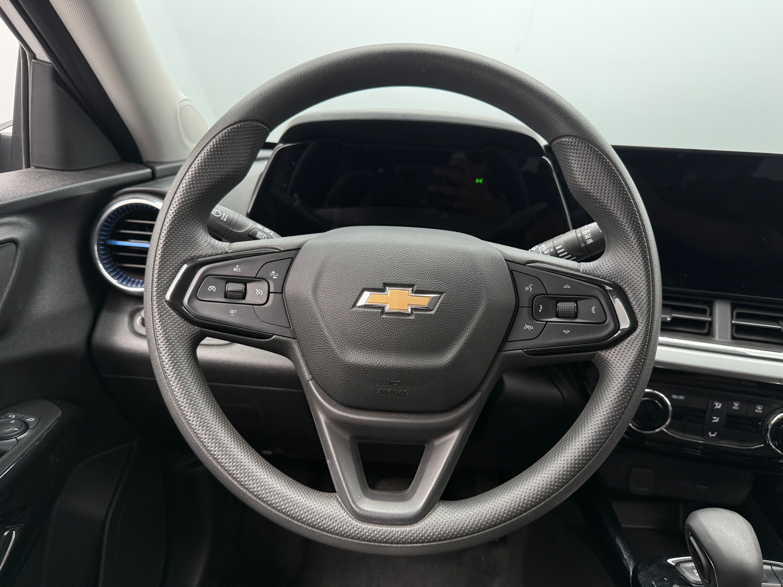 Thumbnail: 2025 Chevrolet Trax - 5