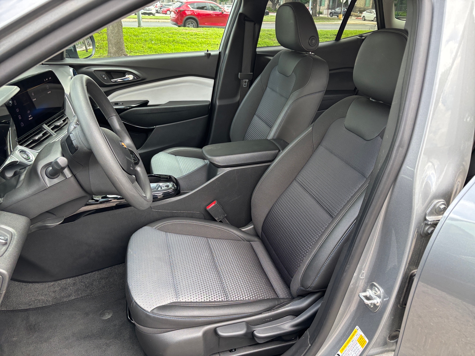 Thumbnail: 2025 Chevrolet Trax - 2