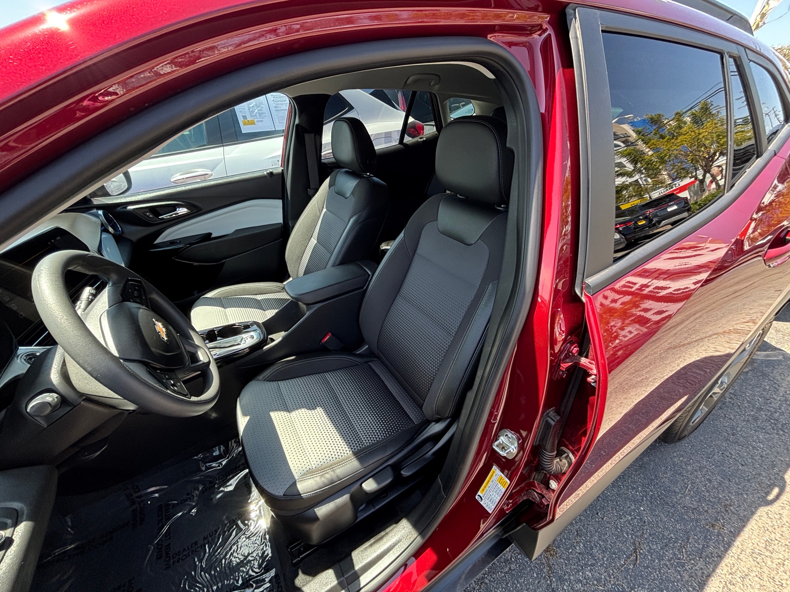 Thumbnail: 2025 Chevrolet Trax - 2