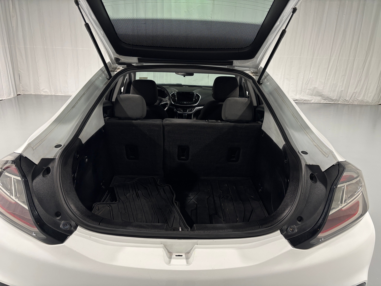 Thumbnail: 2018 Chevrolet Volt - 7
