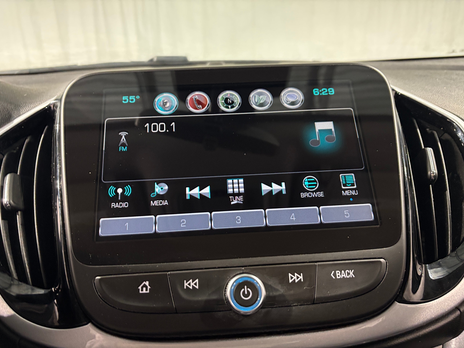 Thumbnail: 2018 Chevrolet Volt - 4