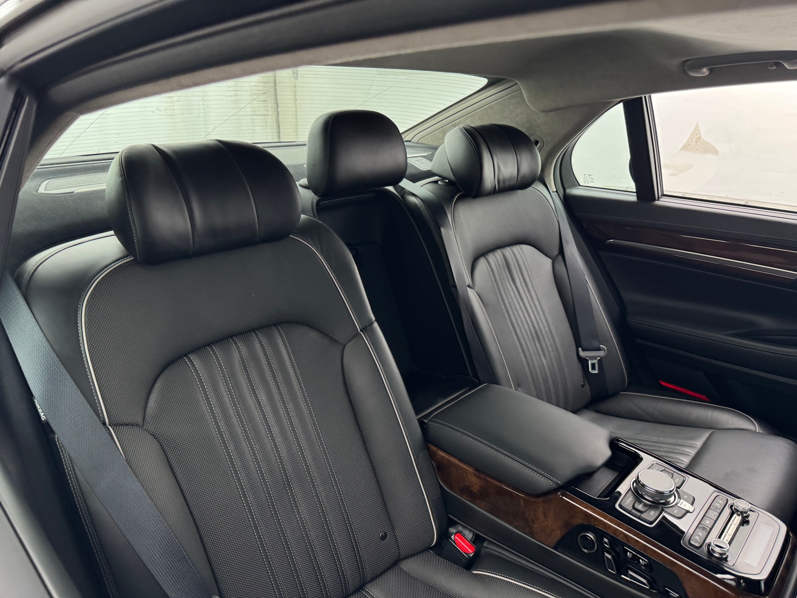 Thumbnail: 2017 Genesis G90 - 5